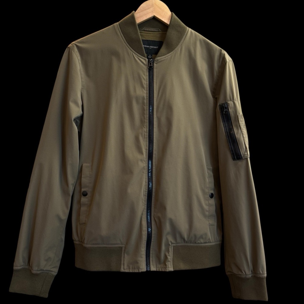 Banana Republic Olive Green Tech Motion Bomber Lined Jacket w/ 3 Pockets Size S